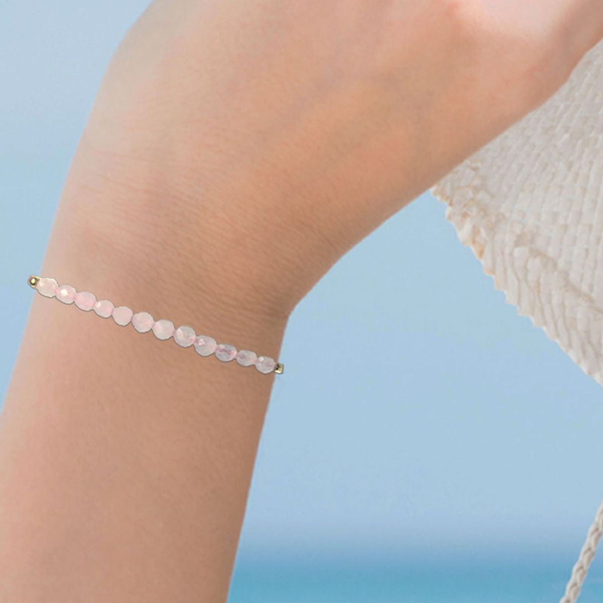 Adjustable bracelet in rose quartz