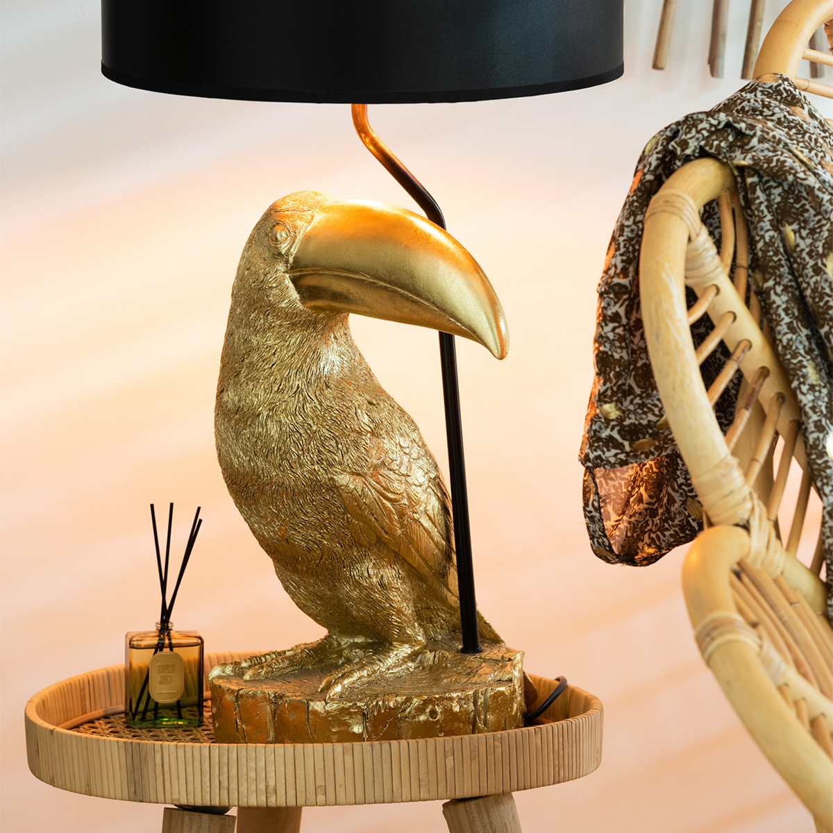 Toucan lamp in golden resin - 70 cm