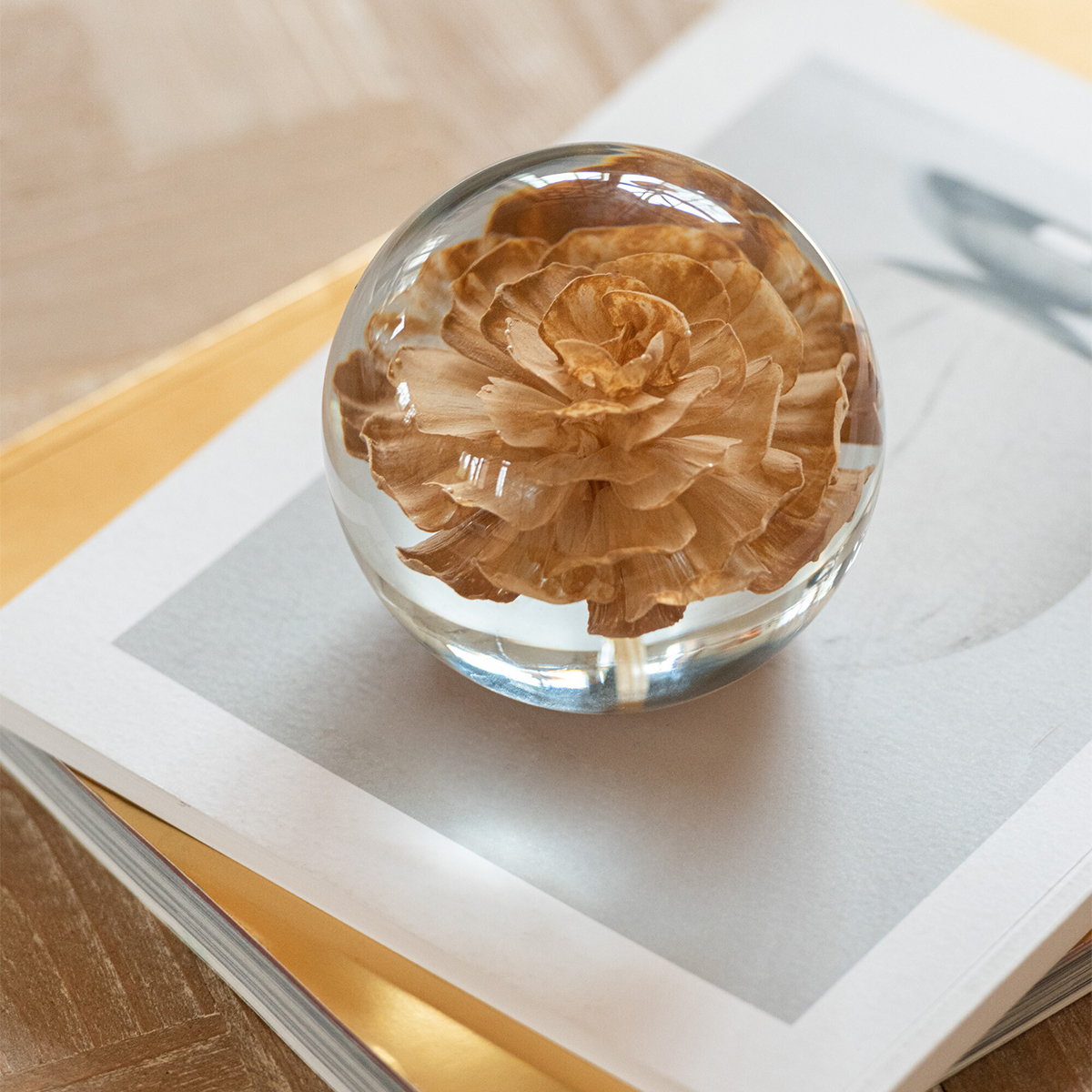 Paperweight glass flower 10 cm