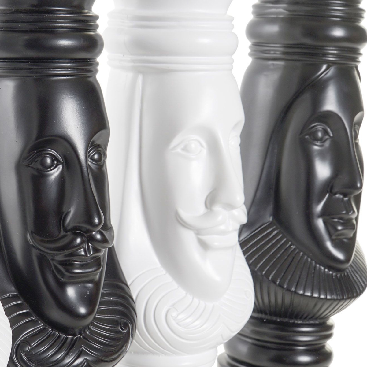 King chess piece figurine in white resin 39 cm